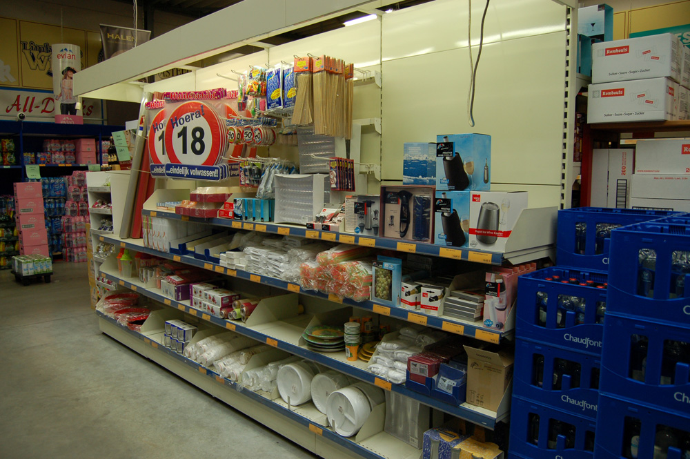 Feestartikelen in de winkel